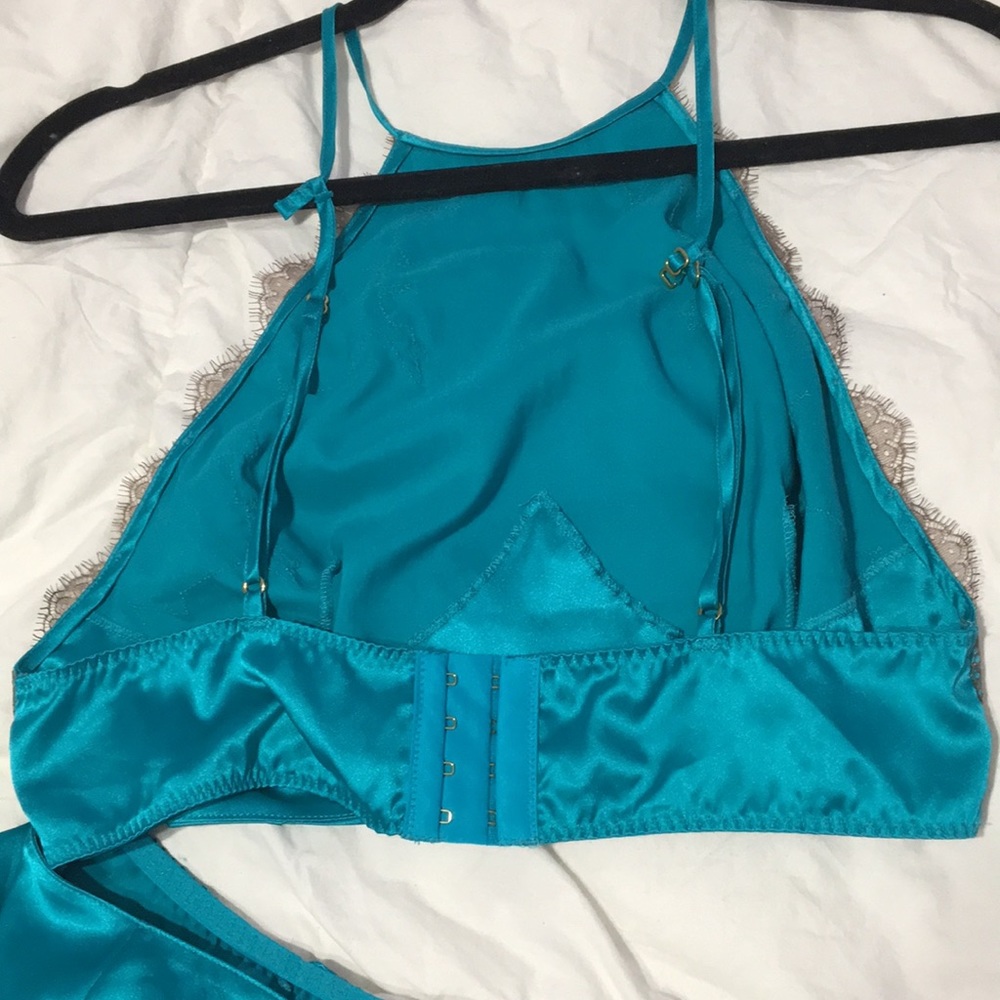 VS two piece - Picture 4 of 4
